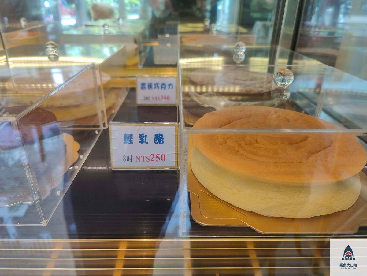 【台中美食】2度C Ni Guo純手工千層蛋糕，台中南屯美食推薦（菜單） @鯊魚大口咬