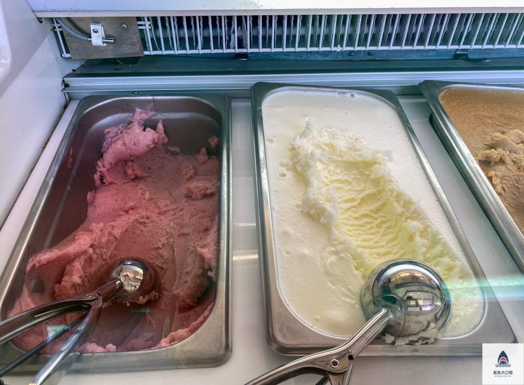 【嘉義美食】原色冰舖Handmade Ice Cream ，堅持手工無香精無色素在地水果，冰沙、雪酪冰淇淋、剉冰都有，超級便宜，嘉義民雄冰品推薦 @鯊魚大口咬