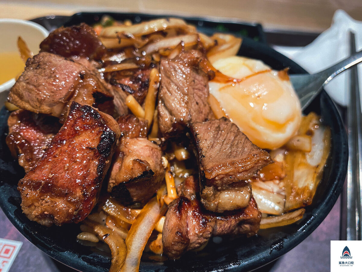 【台中美食】非常石鍋，改良台灣人口味的韓式料理，可以免費穿韓服拍照好棒棒，台中韓式料理推薦(菜單) @鯊魚大口咬