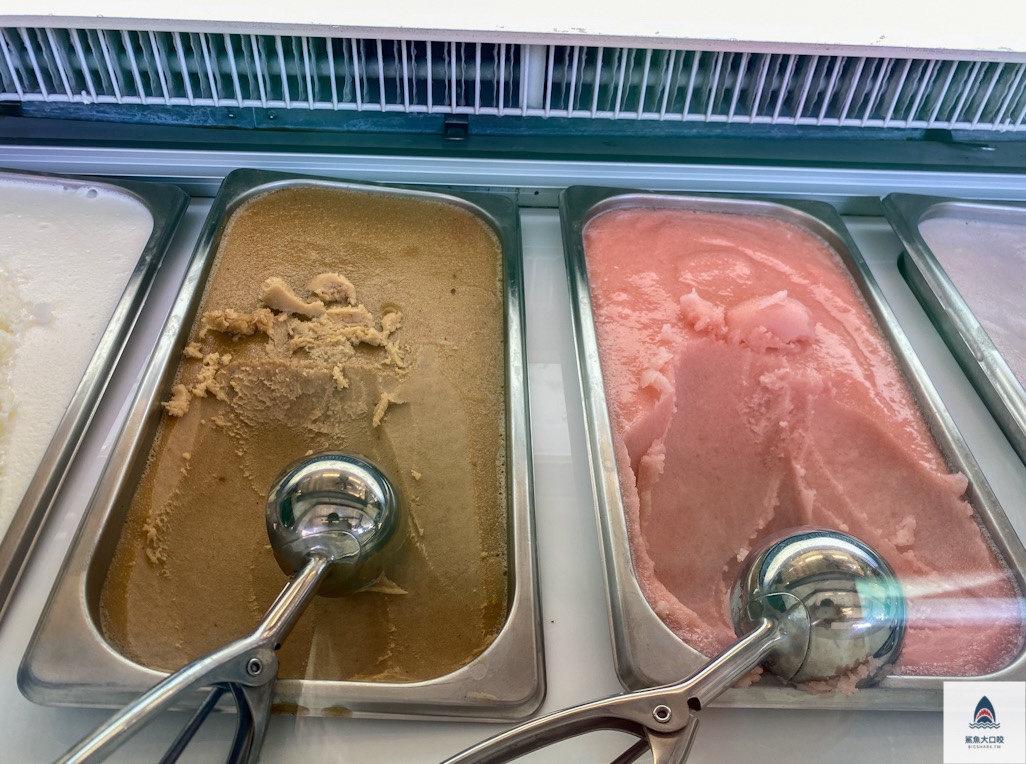 【嘉義美食】原色冰舖Handmade Ice Cream ，堅持手工無香精無色素在地水果，冰沙、雪酪冰淇淋、剉冰都有，超級便宜，嘉義民雄冰品推薦 @鯊魚大口咬