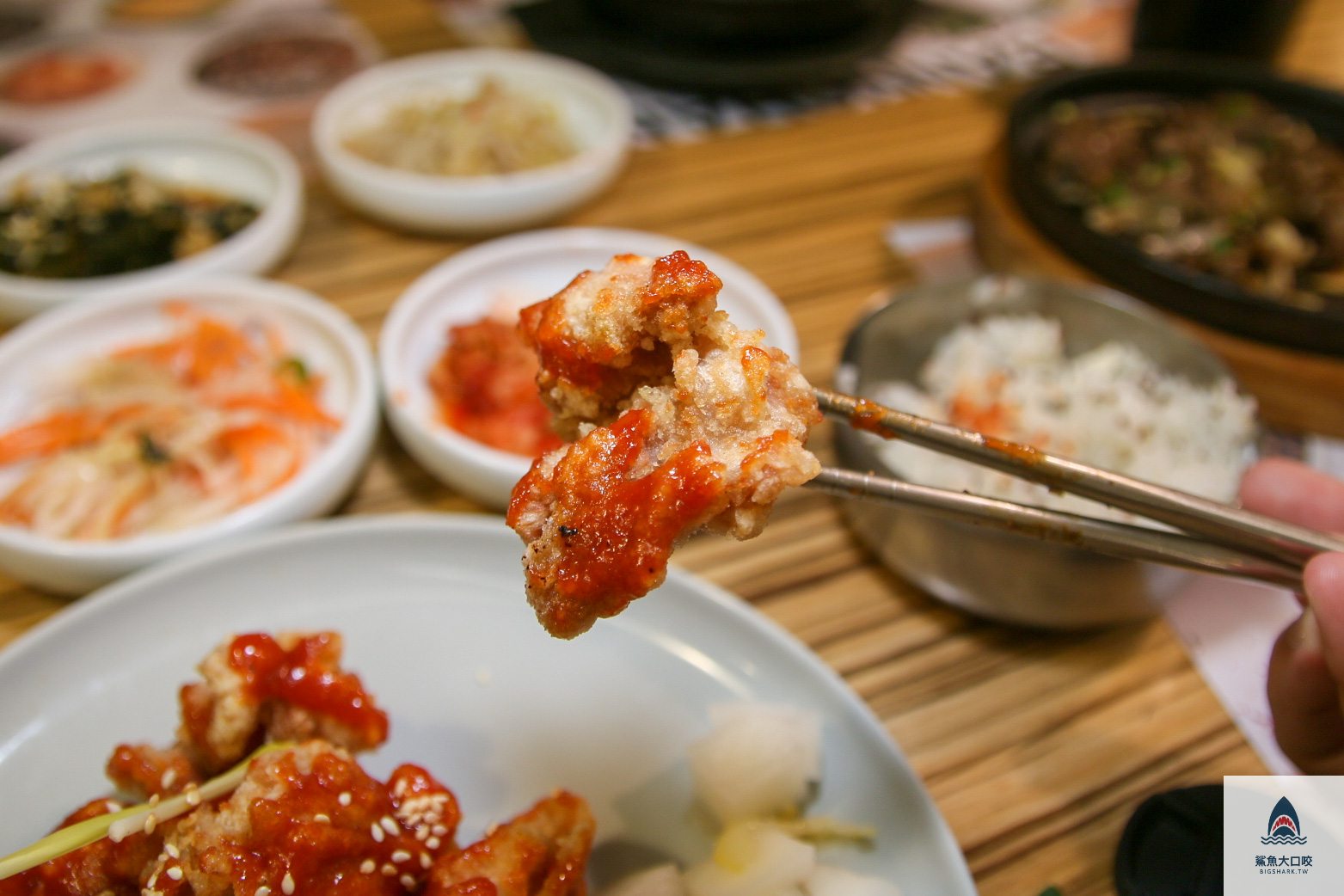 【台中美食】BANNCHAN 飯饌韓式料理餐廳，平價美味豆腐鍋，炸雞是亮點，台中西區金典酒店美食推薦（菜單） @鯊魚大口咬