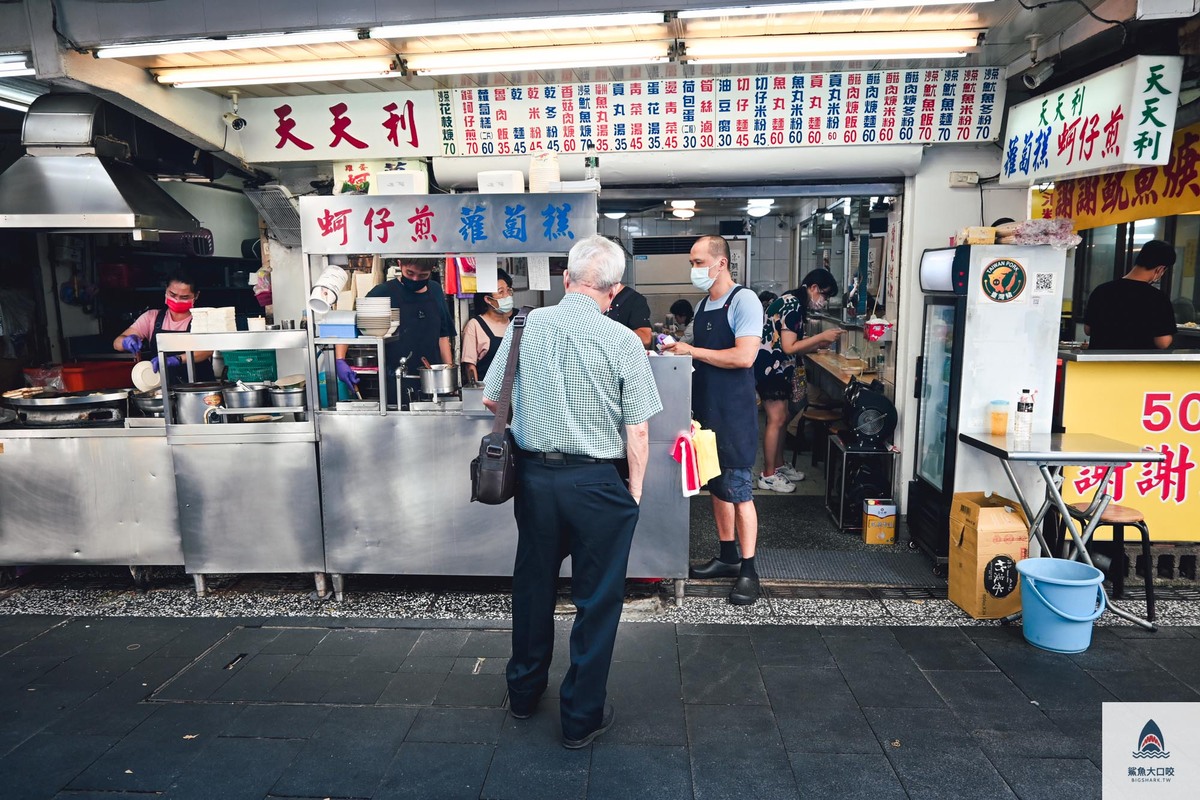 【西門美食】天天利美食坊，台灣人和觀光客都很愛的店 (菜單) @鯊魚大口咬