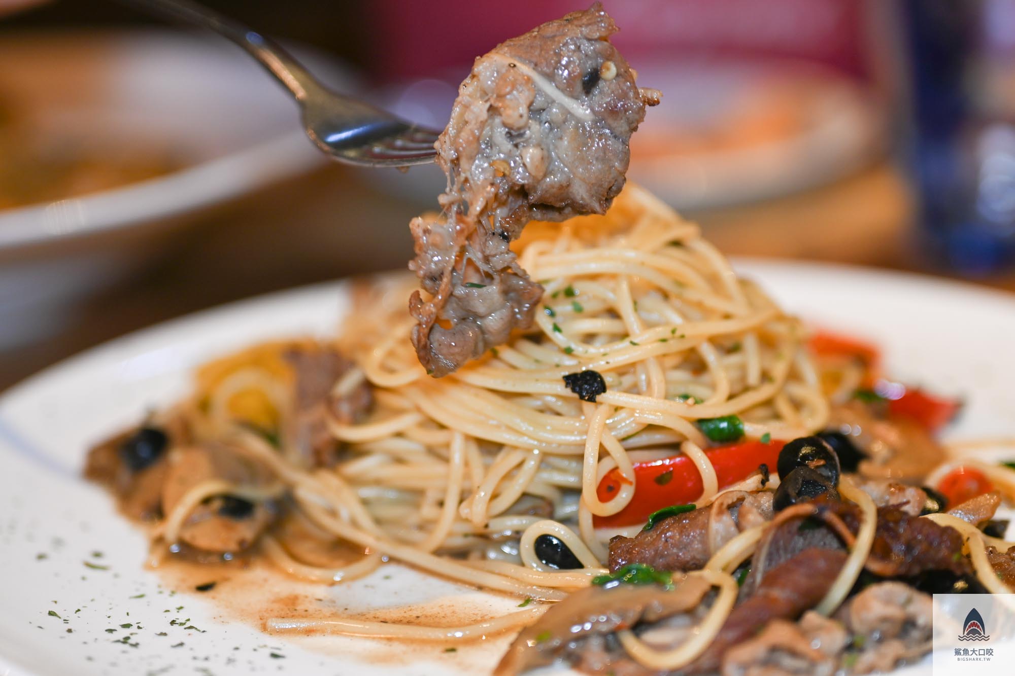 【台中美食】尼尼義大利餐廳，公益路上的氣派餐廳（菜單） @鯊魚大口咬