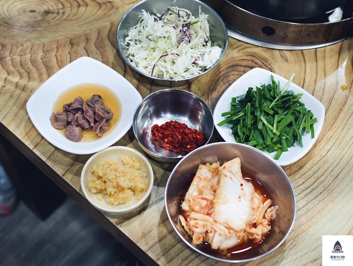 【韓國首爾美食】孔陵一隻雞，不輸陳玉華一隻雞的好味道，東大門美食推薦（菜單） @鯊魚大口咬